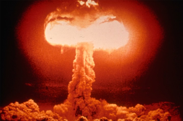 Genocídio instantâneo: a história da bomba atômica